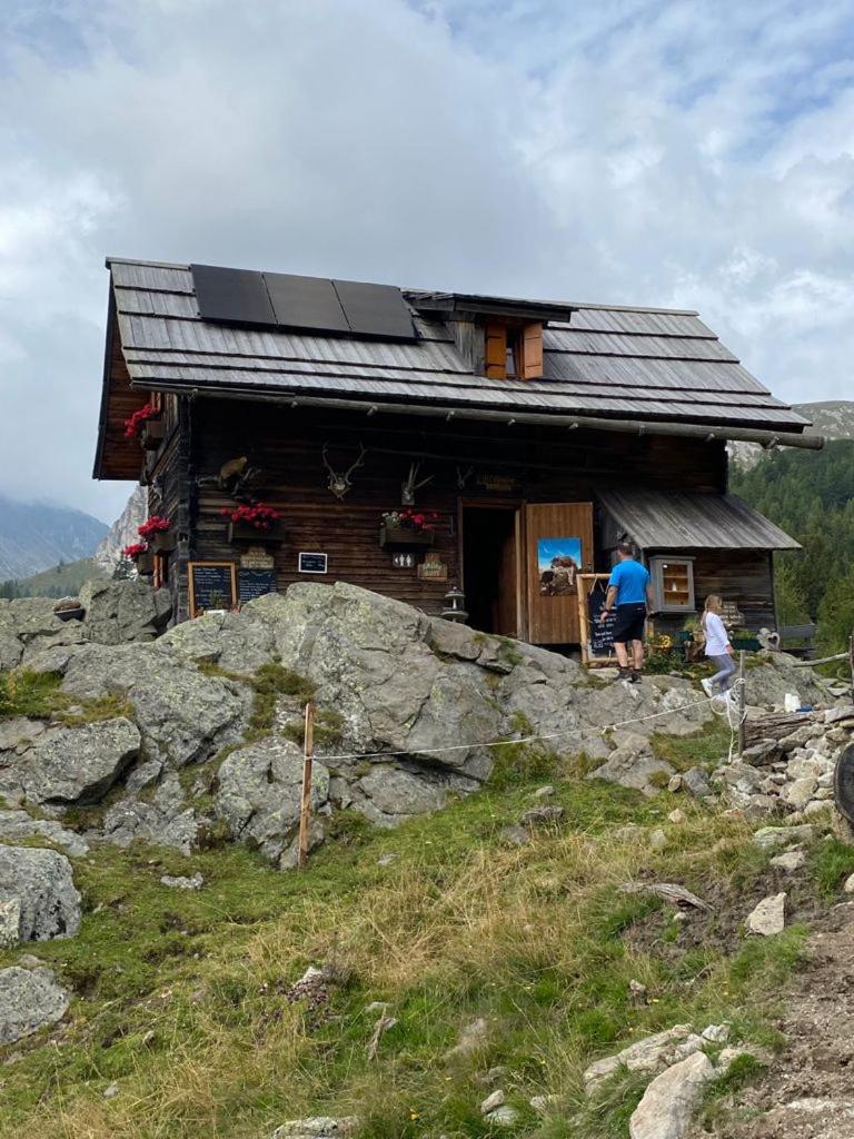Nocky Mountains Lodge And Apartment Radenthein Exteriör bild